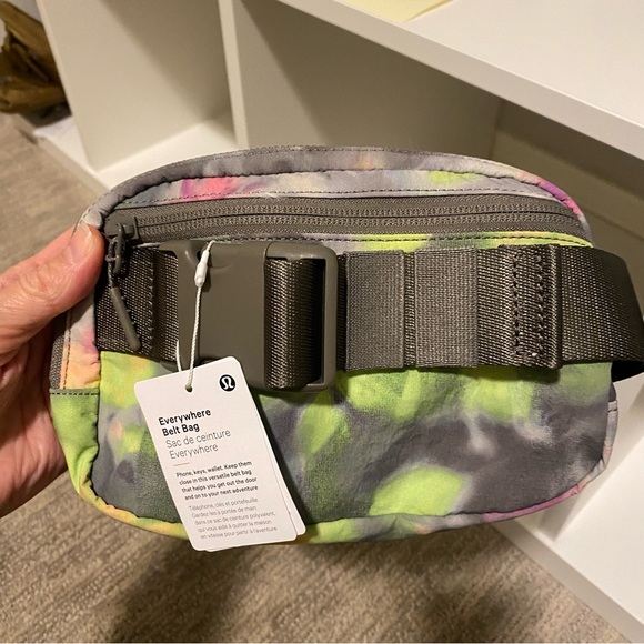 LULULEMON EVERYWHERE BELT BAG IN HYPER DYE MULTI/ROVER - Picture 9 of 12